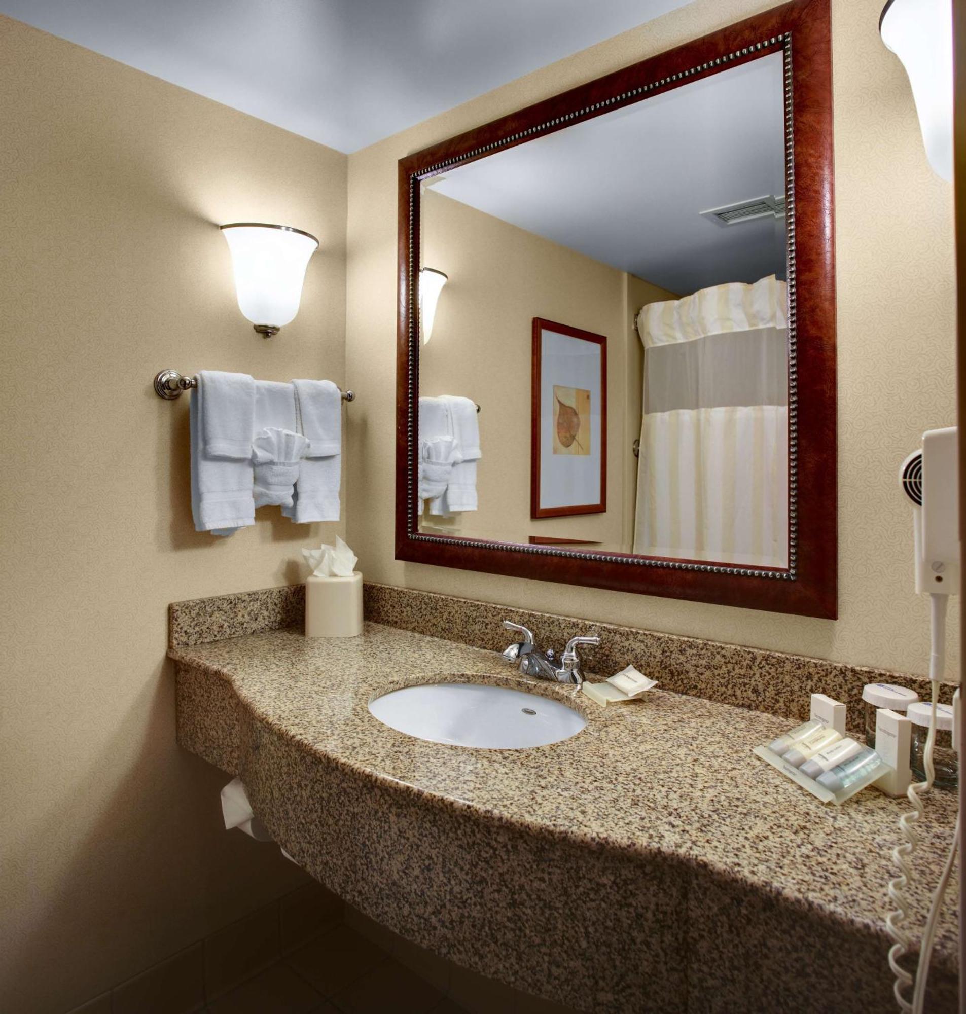 Hilton Garden Inn Akron-Canton Airport North Canton Exteriér fotografie