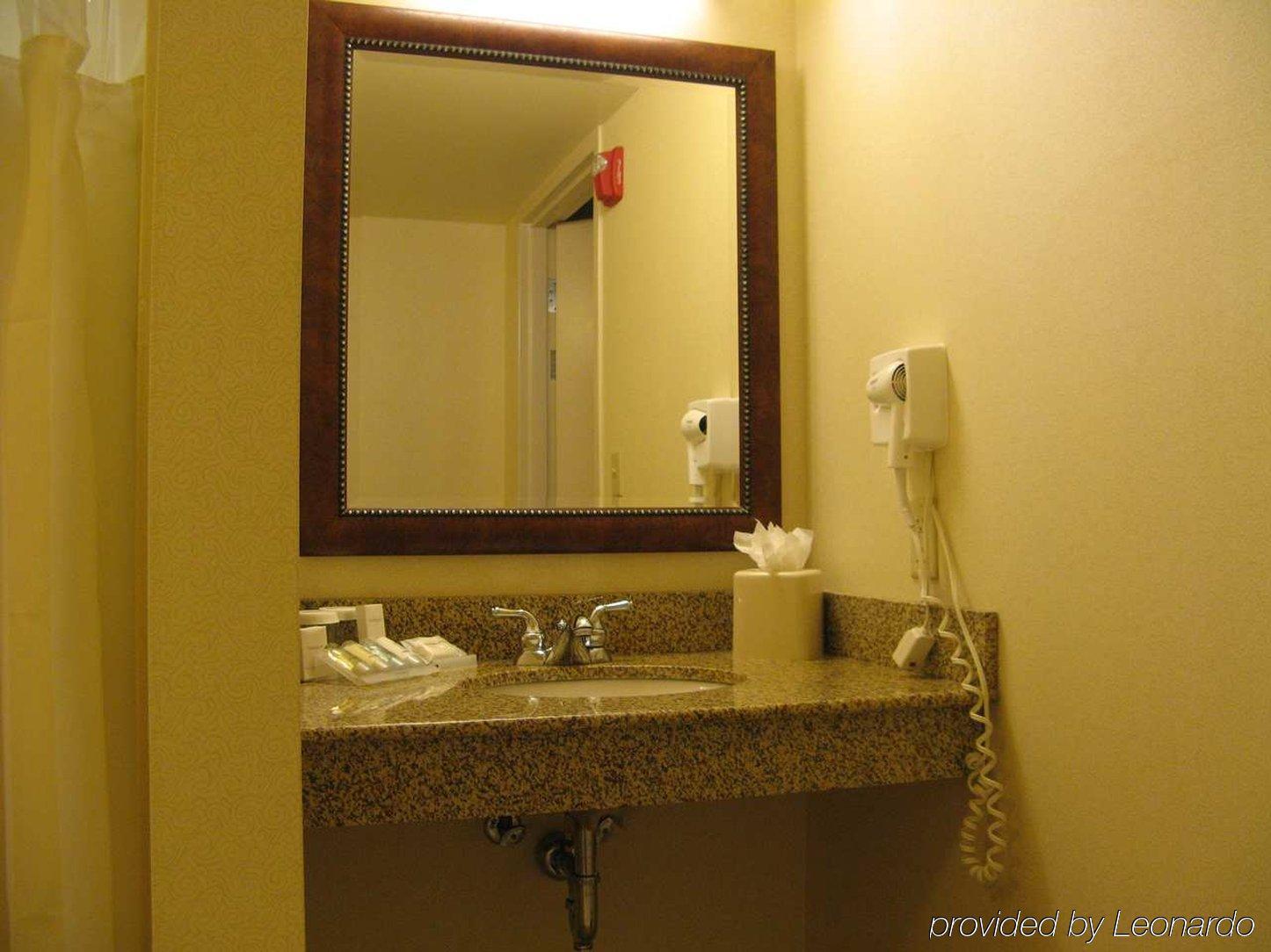 Hilton Garden Inn Akron-Canton Airport North Canton Pokoj fotografie